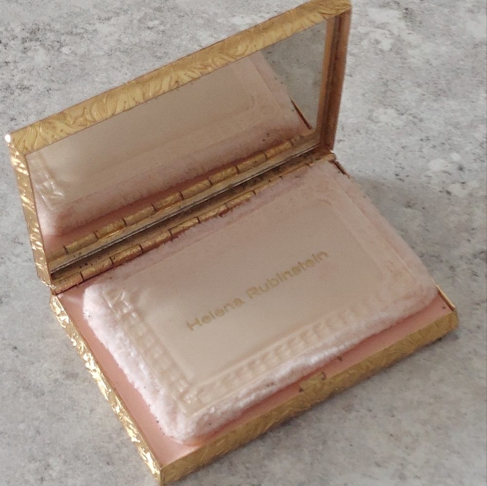 Pink Compact Powder - Picture 7 of 10